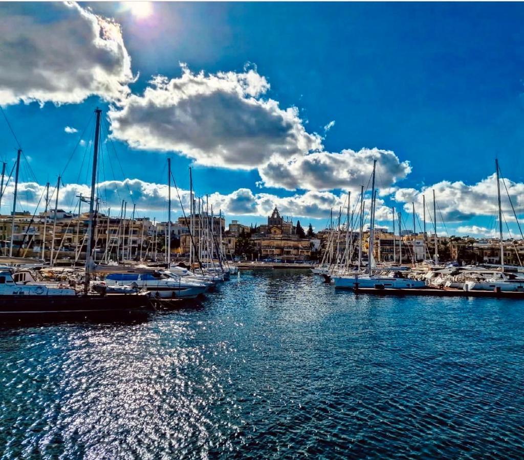 New & Unique Apartment - A 5 Minutes Ferry To Capital City Of Valletta Senglea Exteriör bild